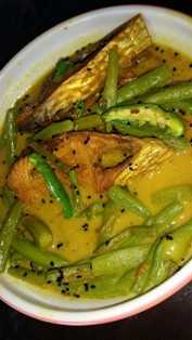ডাটা দিয়ে ইলিশের ঝোল... 